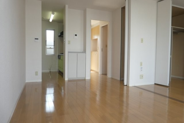 メゾン・エクランタンⅡの居間・リビング|ダイニング