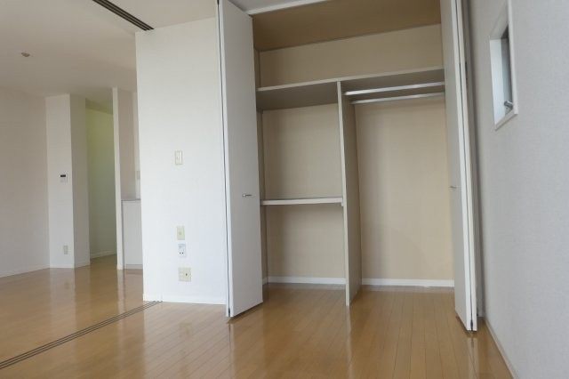 メゾン・エクランタンⅡの収納|洋室