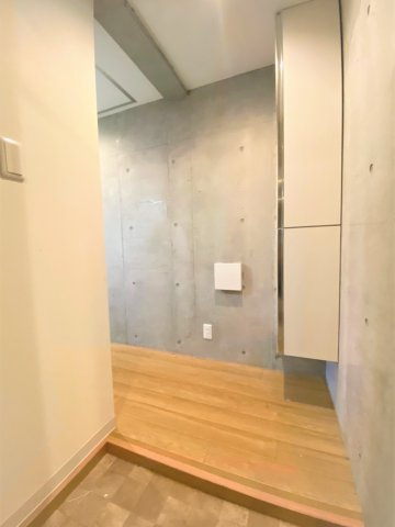 「防音マンション」ハーモニーグラシア大山の玄関|玄関から見た室内です。(同フロア別部屋)