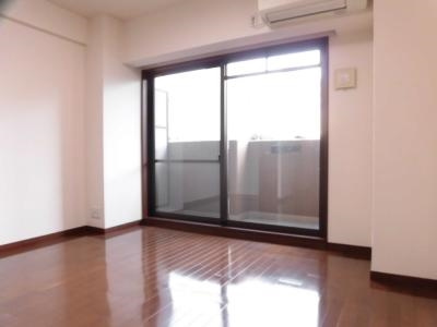 アスヴェル京都御所前の居間・リビング|南向き・明るいお部屋です