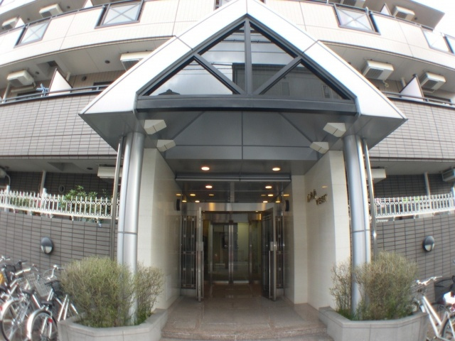 東大阪市菱屋西４丁目の賃貸マンションのエントランス