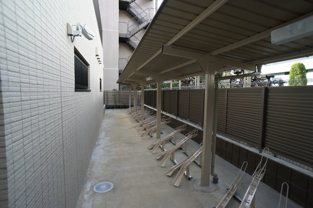 レフィシアコート東陽町のその他共用部分|屋根付き駐輪場（2台まで駐輪可）