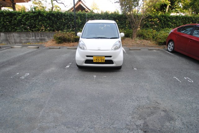 レジデンス高屋敷の駐車場