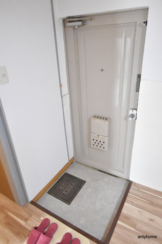 江坂ビル　仲介手数料無料の玄関