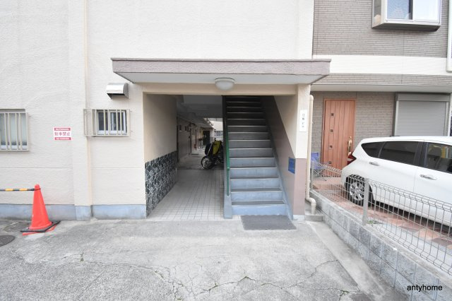 江坂ビル　仲介手数料無料のエントランス