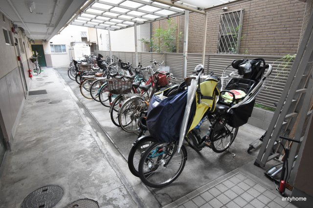 江坂ビル　仲介手数料無料の駐車場