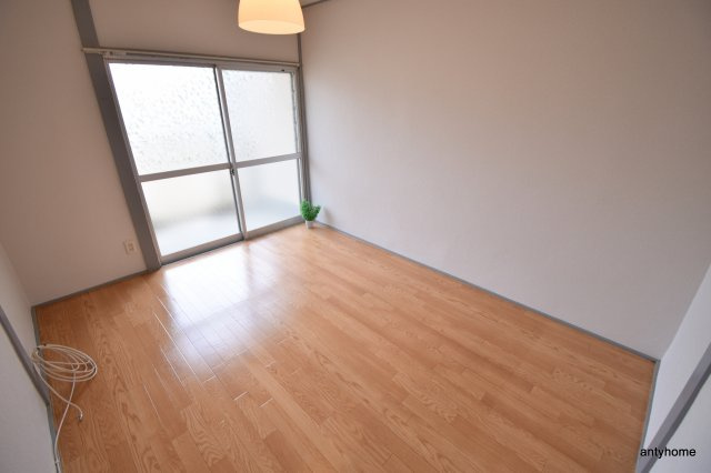 江坂ビル　仲介手数料無料の洋室