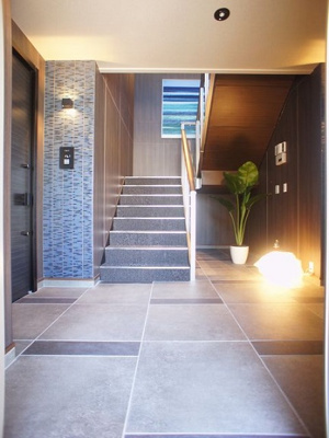 【エントランス】 | セレッソ | エントランスもオシャレで高級感があります。