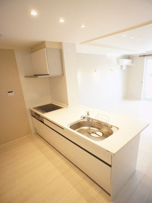 【キッチン】 | セレッソ | お掃除簡単IHクッキング！開放感があります♪