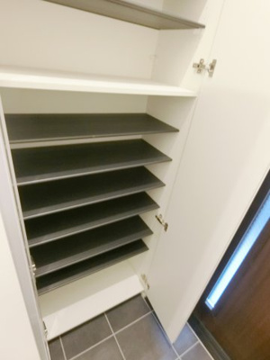 【内装】 | グランメール片山町 | 玄関収納