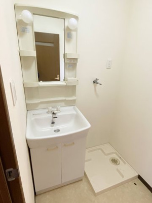 【独立洗面台】 | サンシャイン白馬A | ※同物件、別のお部屋の写真です。設備は現況に従います。
