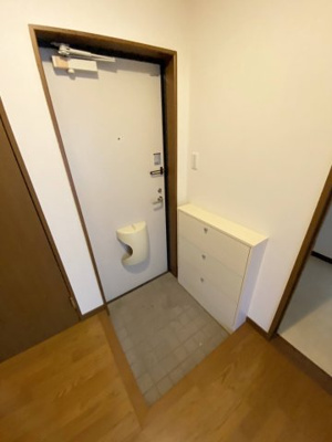 【玄関】 | サンシャイン白馬A | ※同物件、別のお部屋の写真です。設備は現況に従います。