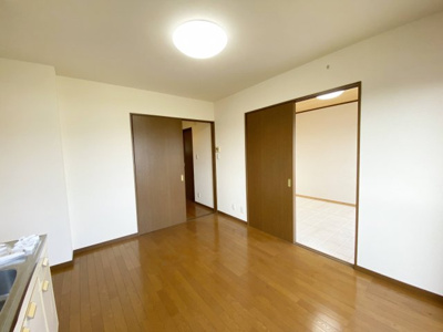 【居間・リビング】 | サンシャイン白馬A | ※同物件、別のお部屋の写真です。設備は現況に従います。