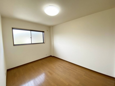 【洋室】 | サンシャイン白馬A | ※同物件、別のお部屋の写真です。設備は現況に従います。