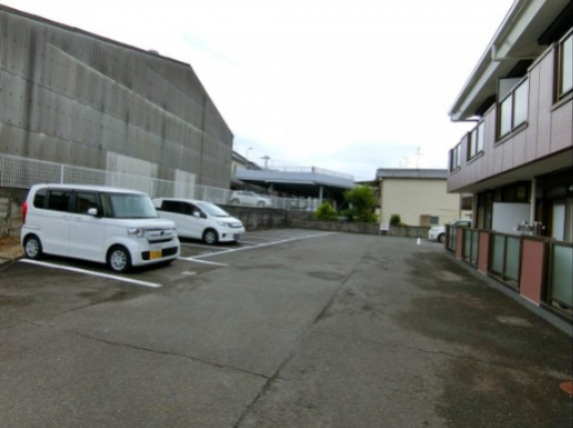 サンライズＡの駐車場