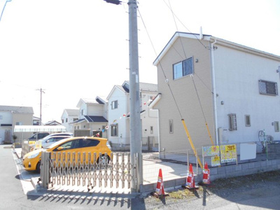 【駐車場】 | 中古戸建　加須市大越(おおごえ)　全2棟　4号棟　91坪 北角地 | 91坪・駐車場4台並列・南向き・４LDKとワイドバルコニー・大越小・加須北中・デザインリフォーム住宅・すぐ住めます