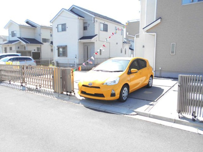 【駐車場】 | 中古戸建　加須市大越(おおごえ)　全2棟　4号棟　91坪 北角地 | 91坪・駐車場4台並列・南向き・４LDKとワイドバルコニー・大越小・加須北中・デザインリフォーム住宅・すぐ住めます