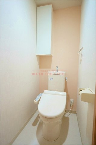 グランドシャトー花畑T・S【キャッシュバック対象物件】のトイレ|ゆったりとした空間のトイレです