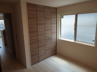 【洋室】 | D-Ｒesidence　E | 広々とした洋室です