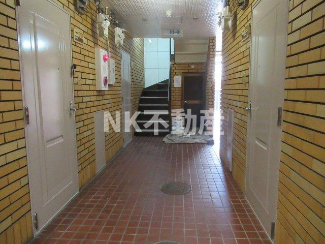 【エントランス】 | 八戸ノ里プラザ（八戸ノ里賃貸） | 建物の内部です