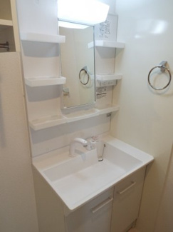 【独立洗面台】 | D-Residence　E | 独立洗面台で身支度をすべて済ませてしまいましょう