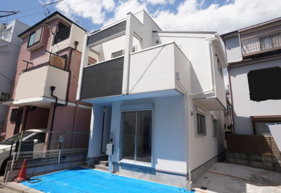【外観】 | 新築戸建　鎌倉1丁目 | 南向き日当たり良好です。南東側より撮影
