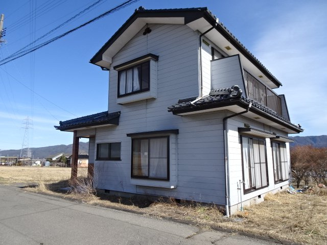 みちガエル家・中箕輪の外観|リフォーム前の状態です。