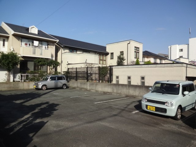 セジュール蜆塚の駐車場