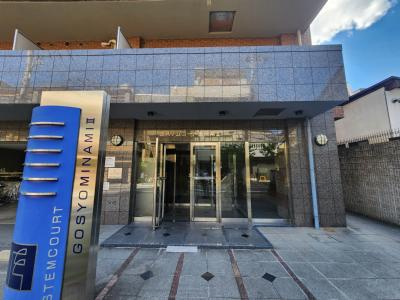 エステムコート御所南Ⅱのエントランス