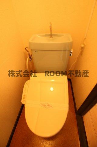 ロワイヤルヒルズ都城のトイレ|落ち着いた色調のトイレです