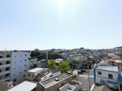 【展望】 | 山手パークハイツ | ７階部分からの眺望です。
前面に遮る建物がなく開放感がございます。