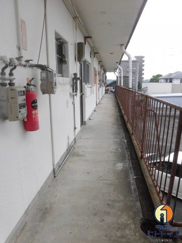 コーポ三共Aのその他共用部分|2階通路です