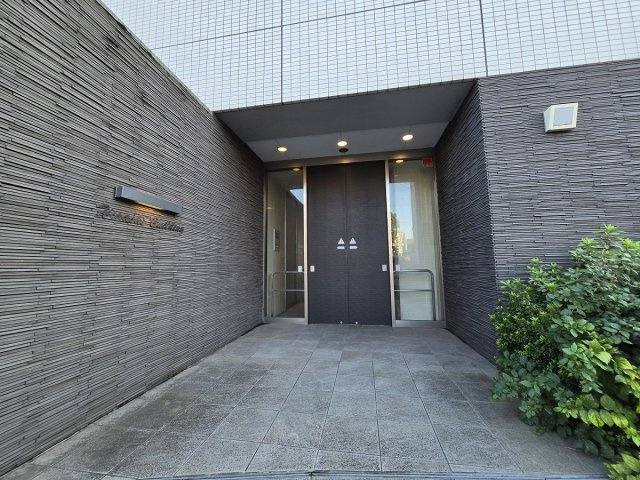 東ビルのエントランス