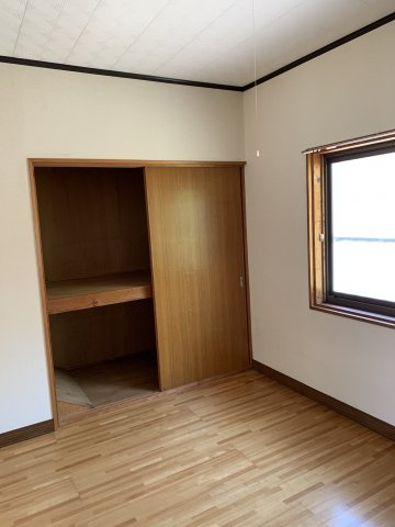 パールハイツオガタの洋室