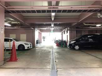 【駐車場】