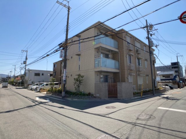 セントラルコート高井田の外観