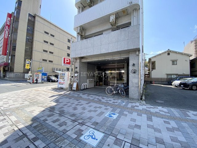 ブルーコート段原のエントランス