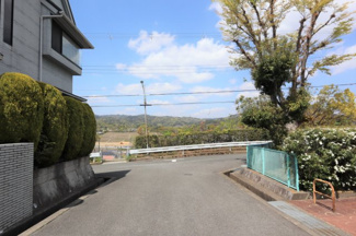 【前面道路含む現地写真】