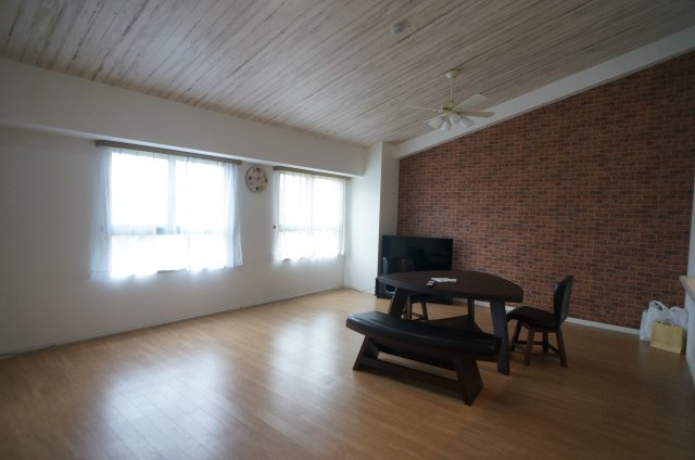 【居間・リビング】 | 三田カルチャータウンリフォレＤ棟301号室　関学男子専用シェアハウス | 共有スペース