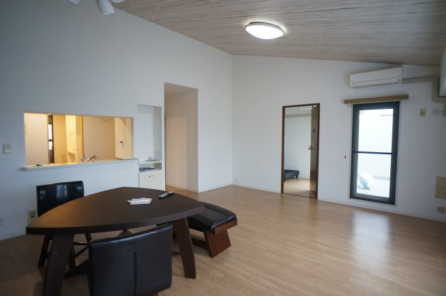 【居間・リビング】 | 三田カルチャータウンリフォレＤ棟301号室　関学男子専用シェアハウス | 共有スペース