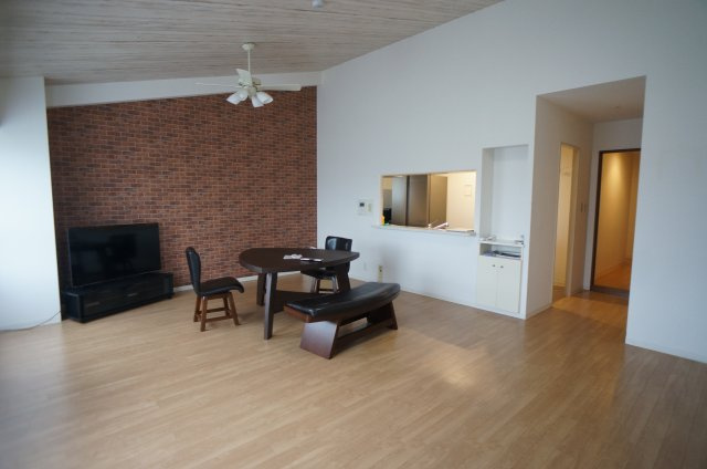 【居間・リビング】 | 三田カルチャータウンリフォレＤ棟301号室　関学男子専用シェアハウス | 共有スペース