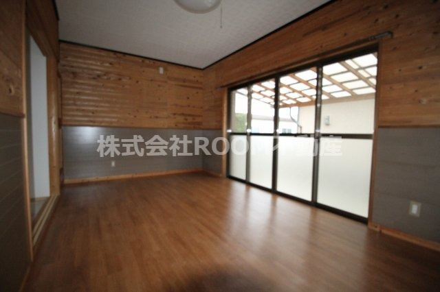 幸福団地の洋室|落ち着いた色調の洋室です