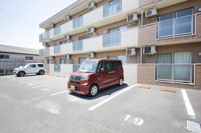 GRANDEUR陶館の駐車場