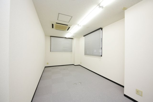 森ビルⅡ　２F　事務所の内装