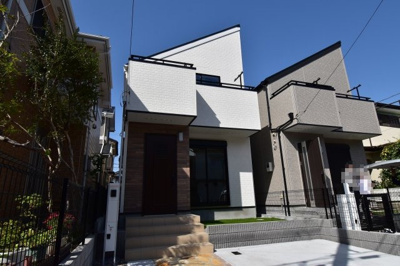 【外観】 | 小金井市前原町　２０-１期　１号棟 | 周辺環境に溶け込み、それでいて個性豊かなデザインは住まう人に優越感をもたらしてくれます。
