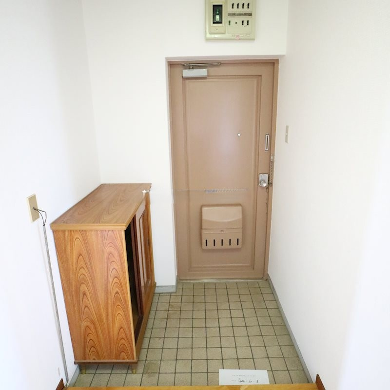 エスぺランクレール長門石【キャッシュバック対象】の玄関