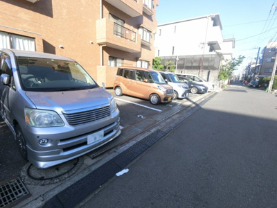 【駐車場】 | サンライズ鶴見 | 平置き駐車場です。