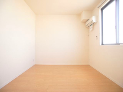 【寝室】 | グリーンスクエアＪ | 快適に過ごせるエアコン付きです♪