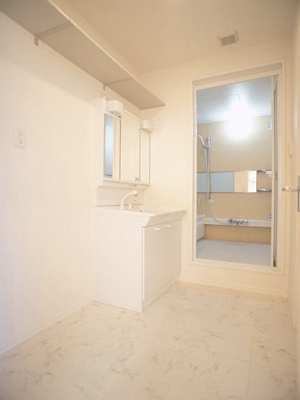 【独立洗面台】 | グリーンスクエアＪ | 洗髪洗面化粧台と洗濯機置き場があります♪