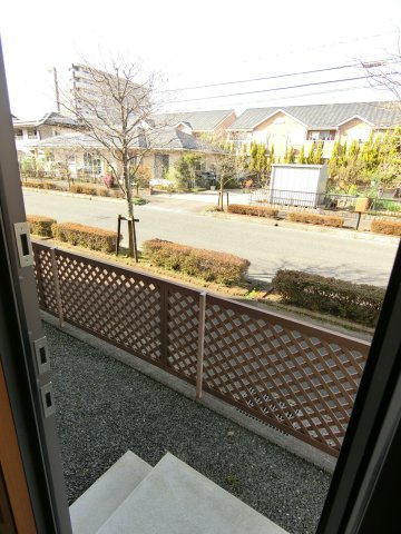 パル カヤクラC棟の玄関